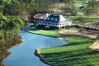 True Blue: Golf, Piscine, Tennis, Plage et Restauration!
