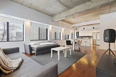 Image de Condo de luxe ✓ ❤️ de Montréal ✓ Stationnement gratuit ✓ Climatisation centrale!