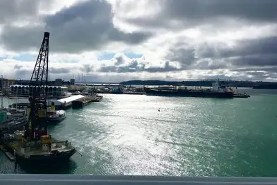 Image de Emplacement Incroyable + Waterview 3bed 2bth Grand Appartement Sur Princes Quai