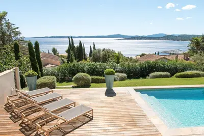 Image de Propriété d'exception avec vue mer panoramique pour max. 10 personnes