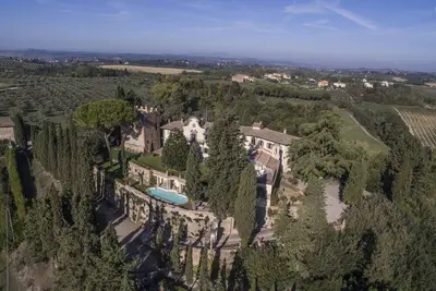 Image de Château au coeur du Chianti. 6 chambres, A / C, Wi-Fi et piscine privée