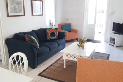 Image de Chadville Beach House Sleeps 1-4 / WiFi / On Beach / B'fast Basket / Water Incl