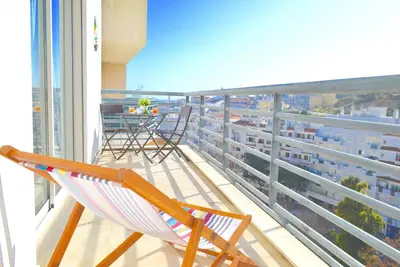 Image de Vue sur l'océan et la ville de la vieille ville d'Albufeira