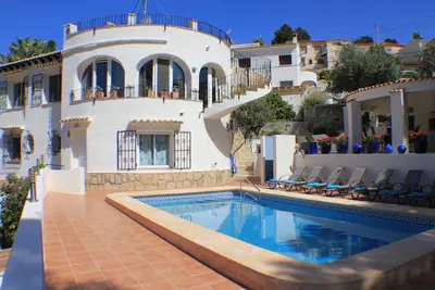 Image de Villa de luxe de 5 chambres dans un quartier résidentiel calme