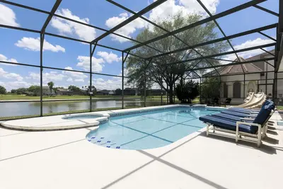 Image de Nouveau! 9 chambres, bord du lac, cinéma, toboggan à la piscine, Disney à 10 minutes