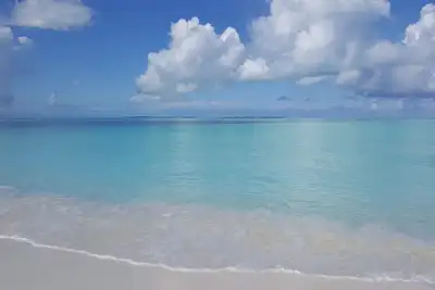 Image de \"Sérénité au bord de la mer\" au Treasure Cay Resort, Abaco, Bahamas