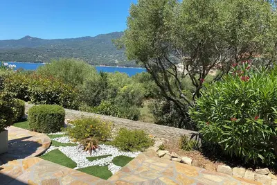 Image de Spacieux T3 dans villa, calme, vue mer, jardin, 8mn plage et centre Propriano