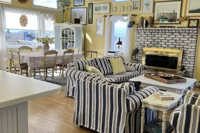 Image de Montauk Panoramic- maison de luxe avec piscine chauffée -game Room- grande terrasse