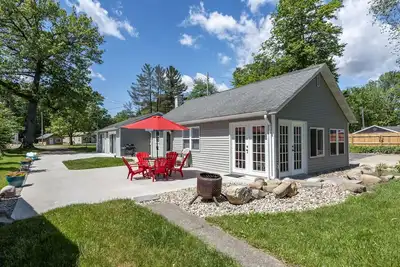 Image de Cozy Lake Cottage sur le magnifique lac Gun