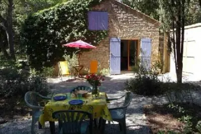 La Nouvelle Peyriere - charmant gîte dans grand terrain boisé, 2 ch, piscine