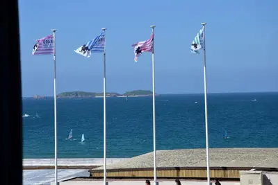 Image de app. T2 de centre ville avec vue de mer à 50 m de la plage et des commerces