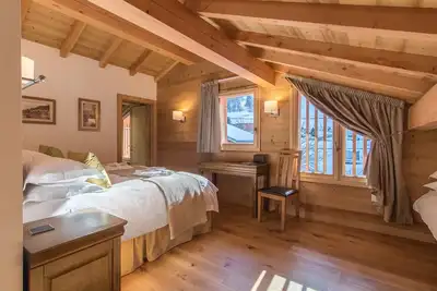 Image de Luxe 5 Ensuite Bedroom Chalet Avec bain à remous et d'un magnifique vue sur la montagne