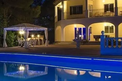 Image de Villa de 7 chambres avec piscine privée et courts de tennis privés