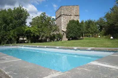 Image de Maison de campagne de luxe avec piscine et plus de 1000 ans d'histoire