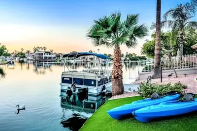 Image de Immaculée Val Vista Lakes Home Style Resort Waterfront dans une communauté fermée