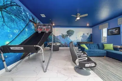 Image de Cette villa est un 9 chambre (s), 5 salles de bain, située à Kissimmee, Fl.