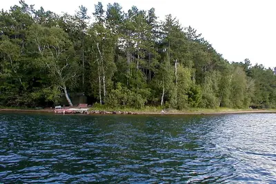Image de Lake Front Cottage On Beautiful Big Portage Lake With Private Beach And Dock.