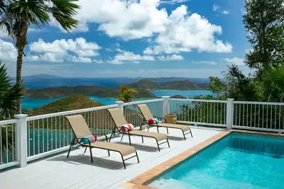 Image de Drake's Lookout - Villa perchée avec une vue imprenable! PRÊT À RÉSERVER!