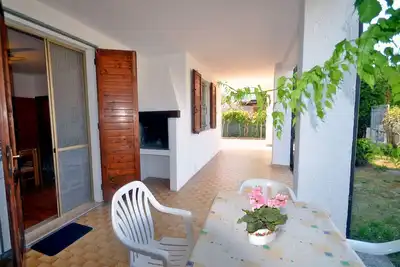 Chalet au rez-de-chaussée avec grand jardin, quartier calme près de la mer