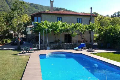 Image de Maison de vacances historique avec piscine idéale pour les familles dans la Ribeira Sacra