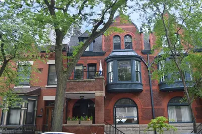 Image de Brownstone luxueux et spacieux au premier étage dans l'est de Lincoln Park