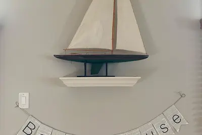 Image de Stunner Beach House, 14+, 5br, 2 pâtés de maisons de la plage