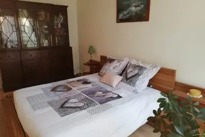 Image de Paris XXe: 3 pièces cosy avec cour intérieure arborée.