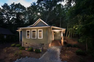 Image de Asheville Cottages. . . . Cottage romantique et luxueux à Asheville, Caroline du Nord