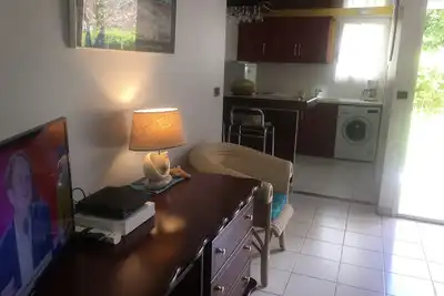 Image de Loue beau T2 dans résidence calme avec belle piscine proche plages du sud.