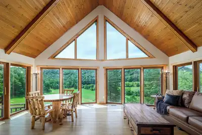 Image de Le Lodge 5 chambres surplombant la vallée à Big Valley Ranch