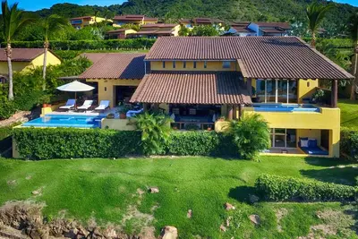 Image de Four Seasons Private Villa, vue imprenable sur l'océan, service et décoration impeccables