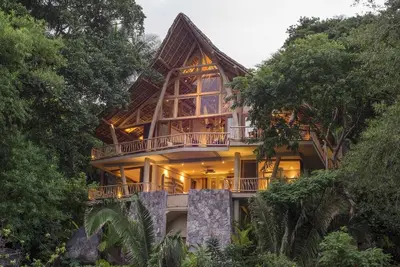Image de Treehouse Villa de 4 000 pieds carrés conçu par l'architecte de renommée mondiale De Reus