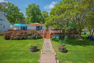 Image de Double Tide, 3 Br, Waterviews, Spacious Lot and Deck