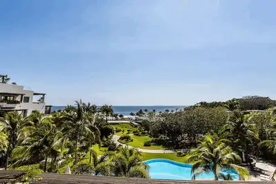 Image de Design haut de gamme, nombreux équipements de luxe, grande terrasse et vue imprenable sur l'océan