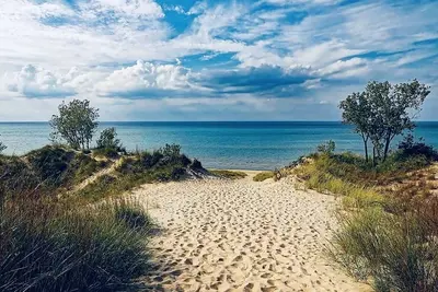 Image de Lake Shore Beach House. <br>En face de notre magnifique plage.