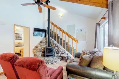 Condo récemment rénové et adapté aux chiens - à proximité du centre-ville de Ketchum et des remontées mécaniques!