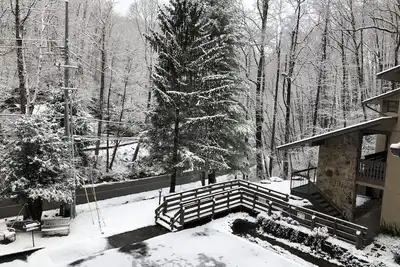Image de Près de la ville mais dans les montagnes