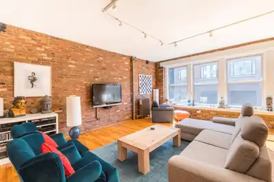 Image de Grand loft moderne avec ascenseur à clé au coeur de Noho