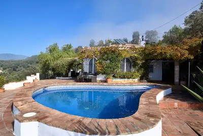Image de Villa moderne avec piscine privée à Sayalonga