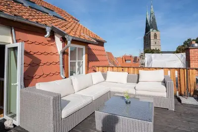 Image de Appartement anno 1720 avec une fantastique terrasse sur le toit.