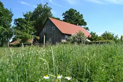 Image de familial, animaux acceptés, grand jardin, meubles en bois massif