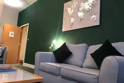 Image de Large Convenient 2 Bed Family Apt CloseToRobinHood