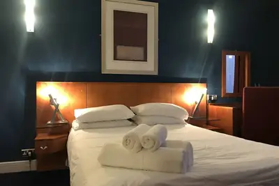 Image de Superb Spacious Central Studio Apt CloseToCastle