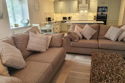 Image de 50 Burlington Mansions. Terrain de luxe 2 chambres / salle de bain proche de la plage et des commodités