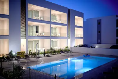 Image de Nouveau à Jesolo avec piscine, près de la mer. Appartement 2