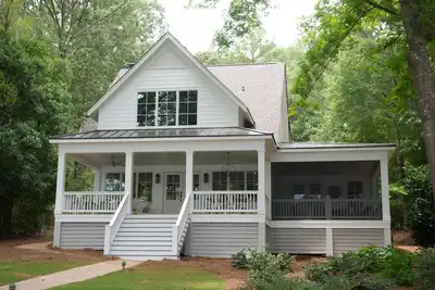 Image de Rénovation terminée! - 4br Lakefront Home - Belle & Great Location!