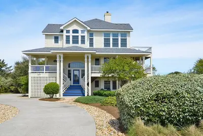 Image de Esprits élevés | Oceanside | Pine Island | Corolla | 12 couchages