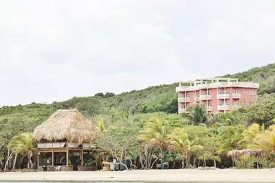 Image de Condo En Bord De Mer --- 3 Br - Vue Imprenable Sur La Mer, Piscine Infinity, Sand Beach & Snorkel