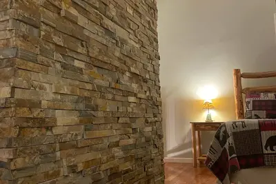 Image de Downtown Townhome À seulement 10 minutes à pied du centre-ville, avec 3 Br 3bth