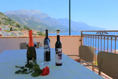 Image de Appartement de deux chambres avec la terrasse et la vue sur le mer Pisak, Omis (A-16239-a)